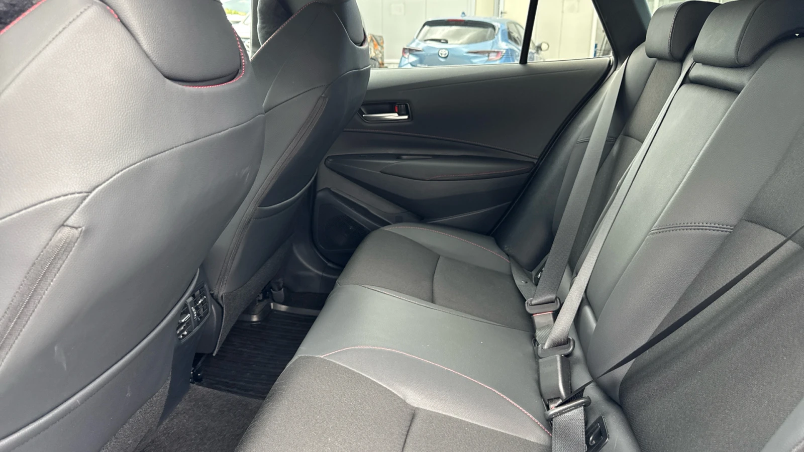 Toyota Corolla TS 2.0 HEV GR SPORT, снимка 11 - Автомобили и джипове - 56234129