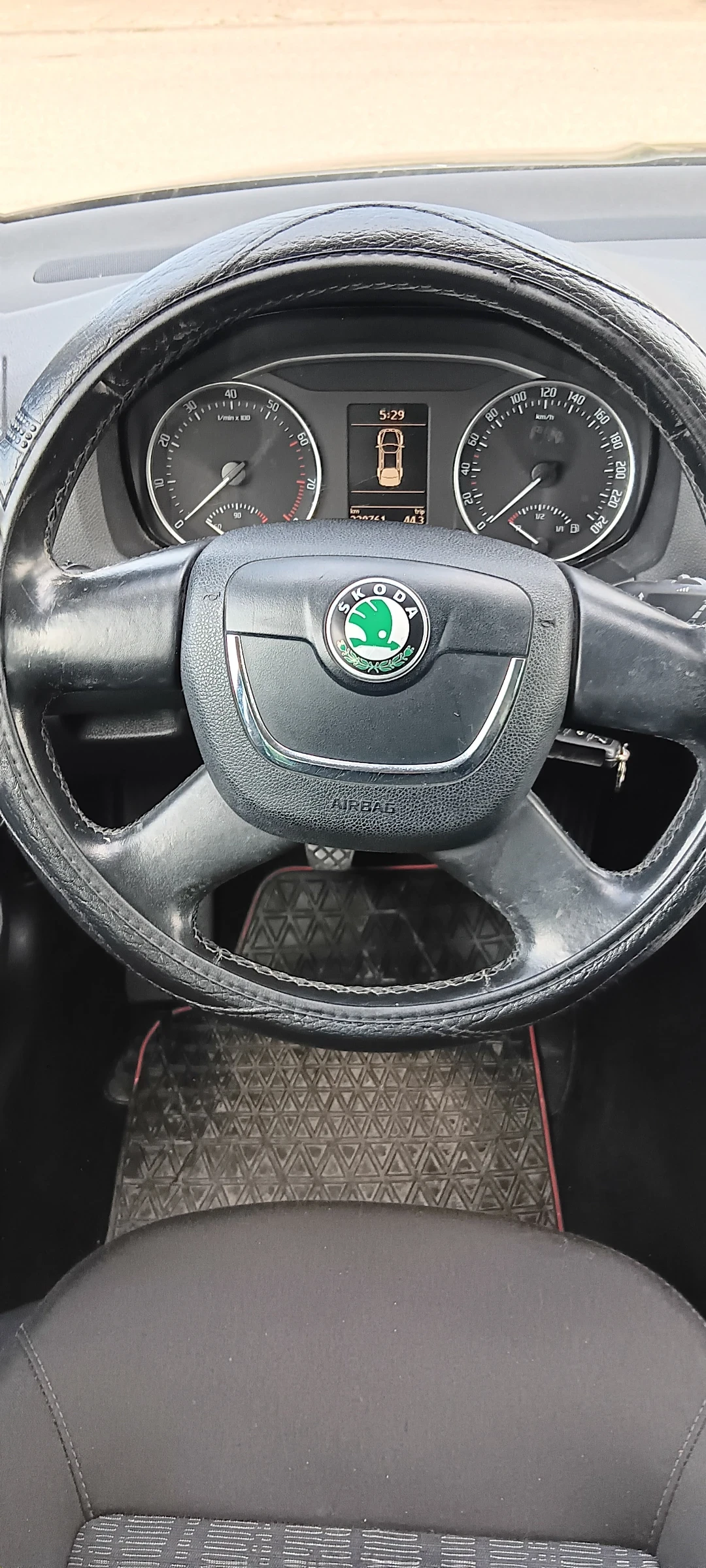 Skoda Octavia 1.4, снимка 8 - Автомобили и джипове - 56313497