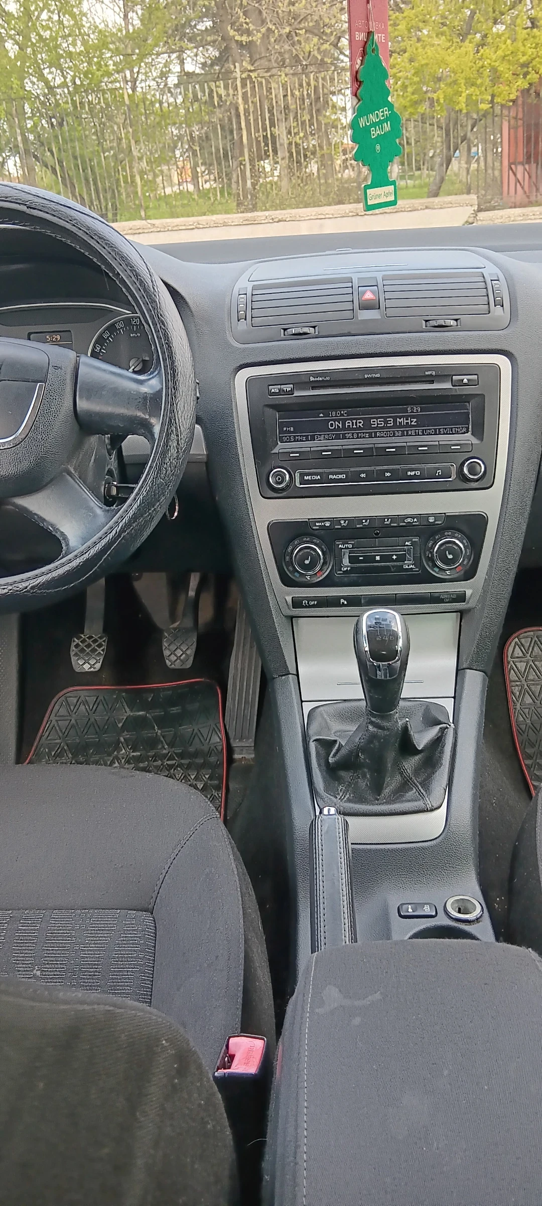 Skoda Octavia 1.4, снимка 10 - Автомобили и джипове - 56313497