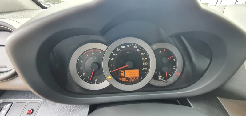 Toyota Rav4 2.2 D4D CROSSOVER EXCLUSIVE, снимка 13 - Автомобили и джипове - 51625328