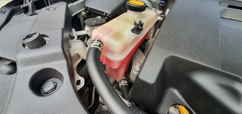 Toyota Rav4 2.2 D4D CROSSOVER EXCLUSIVE, снимка 15 - Автомобили и джипове - 51625328