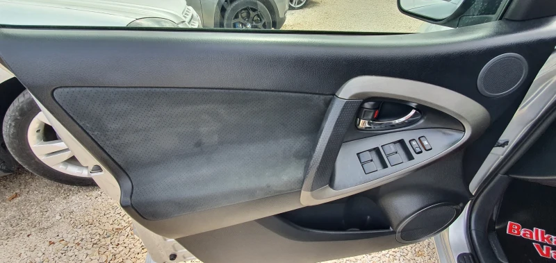 Toyota Rav4 2.2 D4D CROSSOVER EXCLUSIVE, снимка 11 - Автомобили и джипове - 51625328