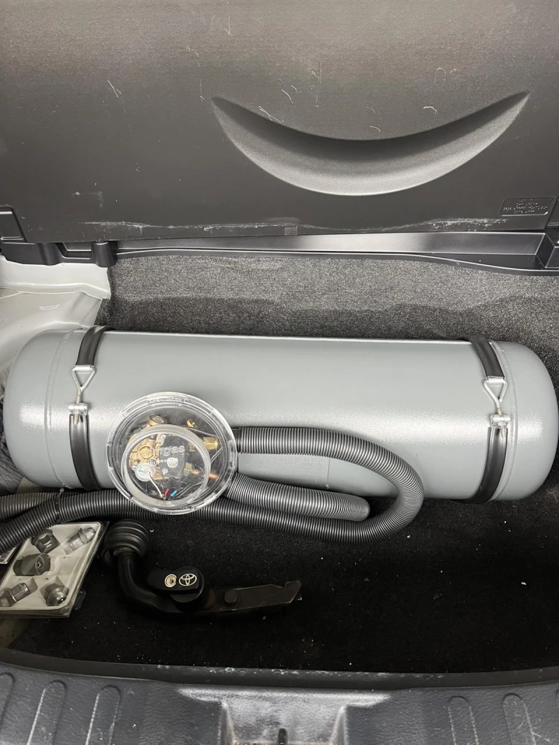 Toyota Rav4, снимка 17 - Автомобили и джипове - 53512470