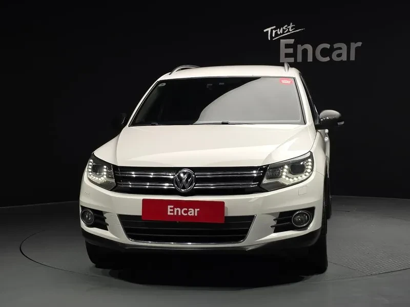 VW Tiguan 2.0TDI , снимка 3 - Автомобили и джипове - 55925761