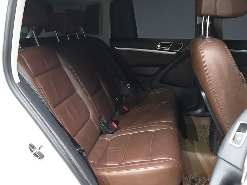 VW Tiguan 2.0TDI , снимка 12 - Автомобили и джипове - 55925761