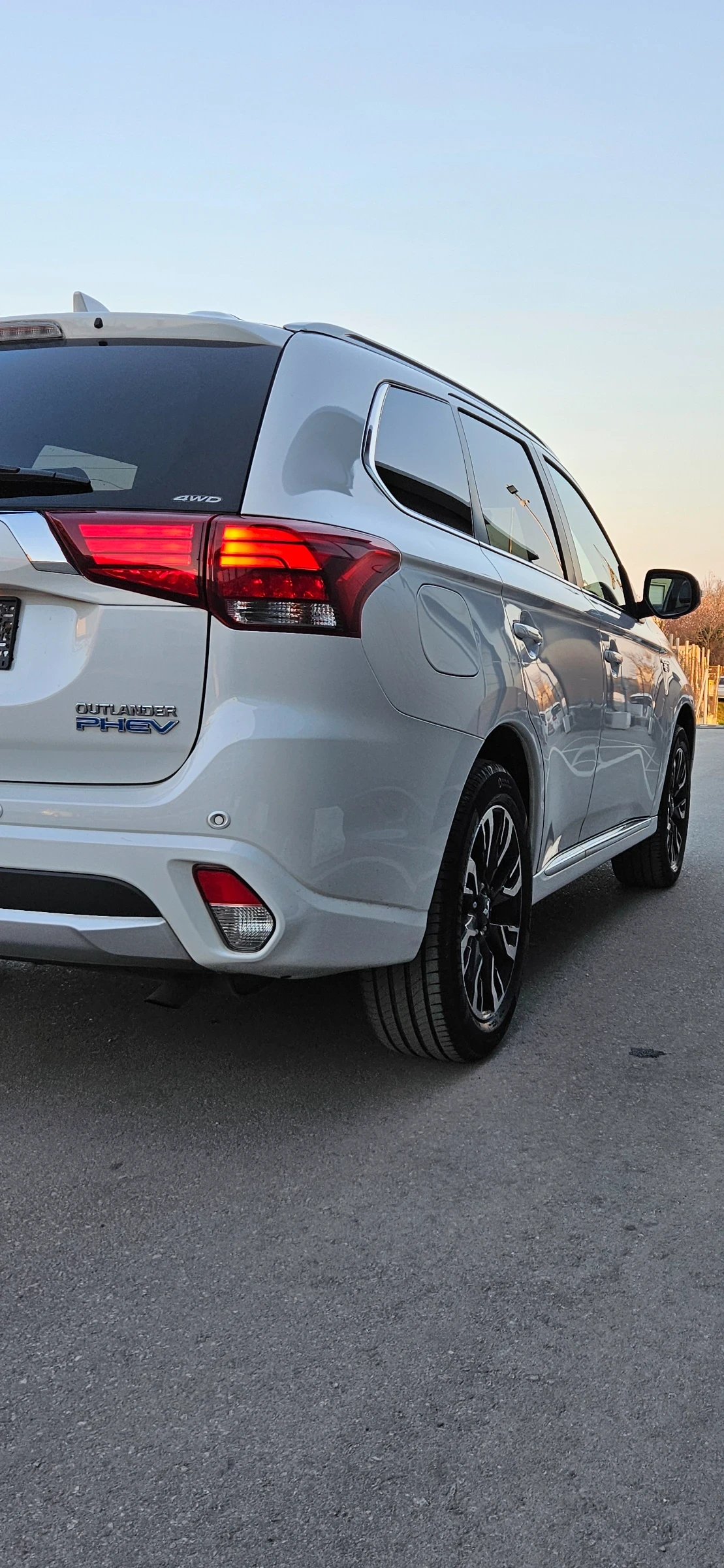 Mitsubishi Outlander Diamond PHEV, нова батерия, ФУЛ ФУЛ МАКС ЕКСТРИ, снимка 8 - Автомобили и джипове - 53715675