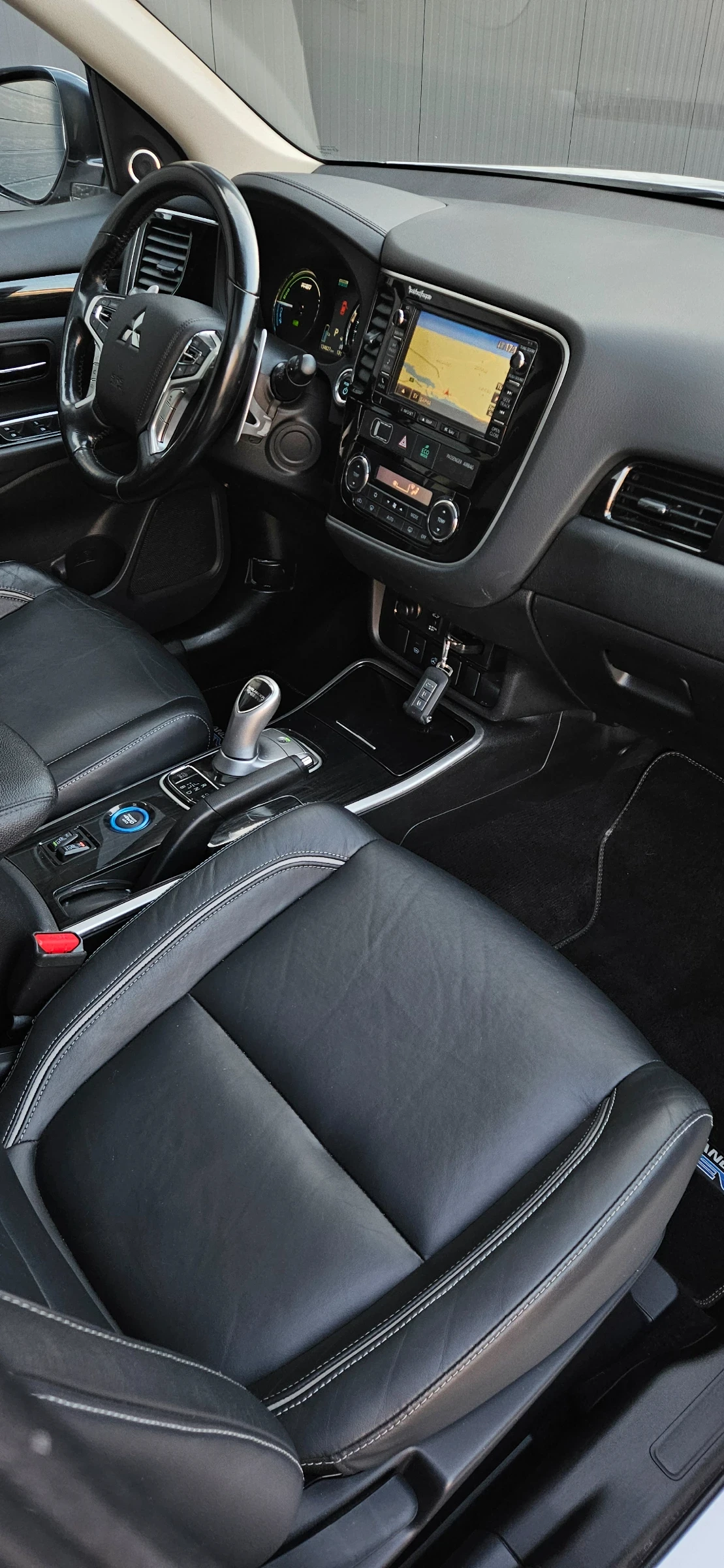 Mitsubishi Outlander Diamond PHEV, нова батерия, ФУЛ ФУЛ МАКС ЕКСТРИ, снимка 10 - Автомобили и джипове - 53715675