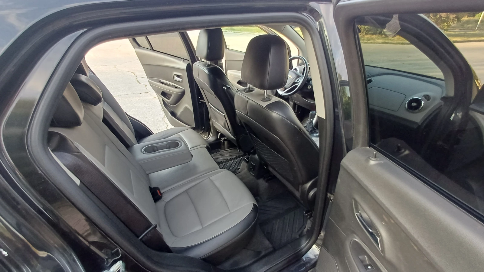Chevrolet Trax 1.7CDTI /4x4/ 131k.s  КОЖА, снимка 11 - Автомобили и джипове - 55682610
