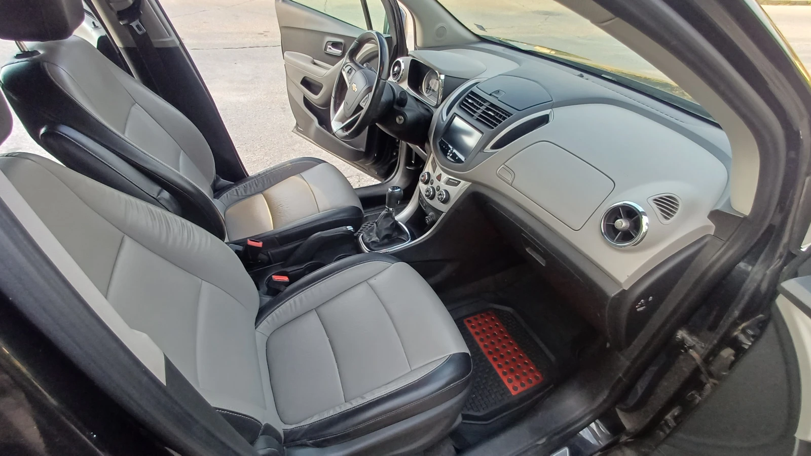 Chevrolet Trax 1.7CDTI /4x4/ 131k.s  КОЖА, снимка 10 - Автомобили и джипове - 55682610