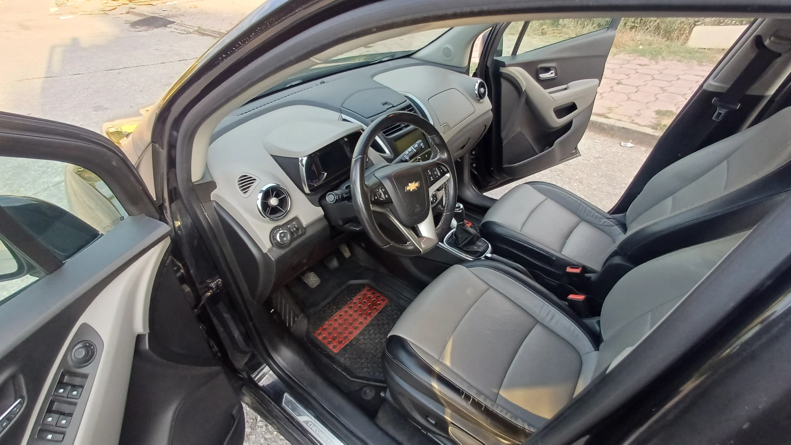 Chevrolet Trax 1.7CDTI /4x4/ 131k.s  КОЖА, снимка 9 - Автомобили и джипове - 55682610