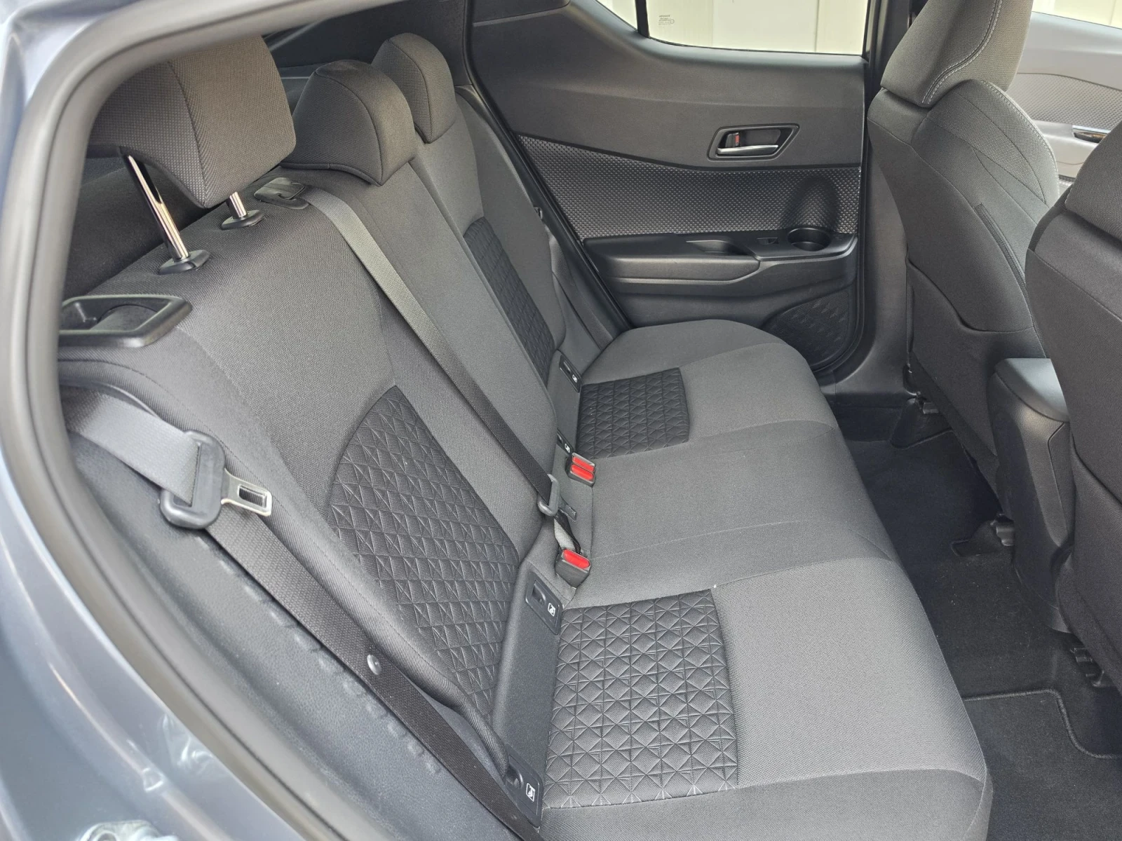 Toyota C-HR 1.8, снимка 13 - Автомобили и джипове - 55721567