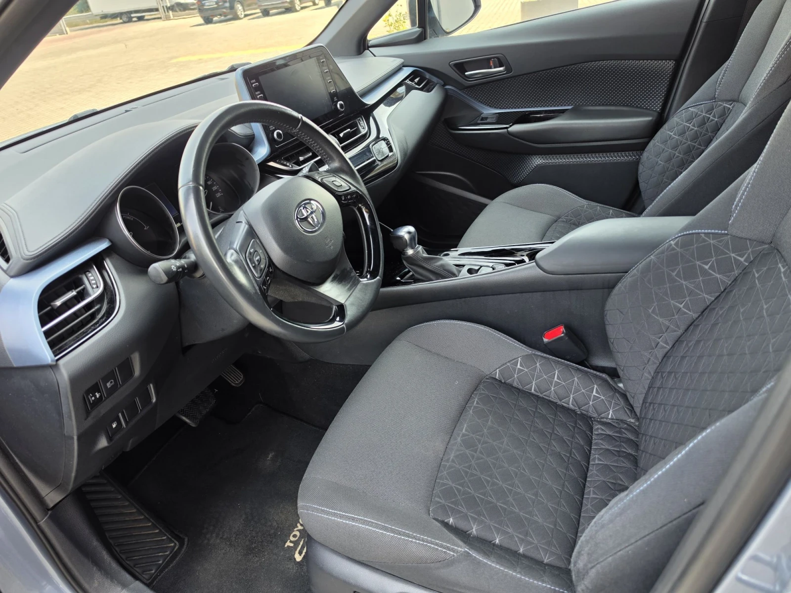 Toyota C-HR 1.8, снимка 11 - Автомобили и джипове - 55721567