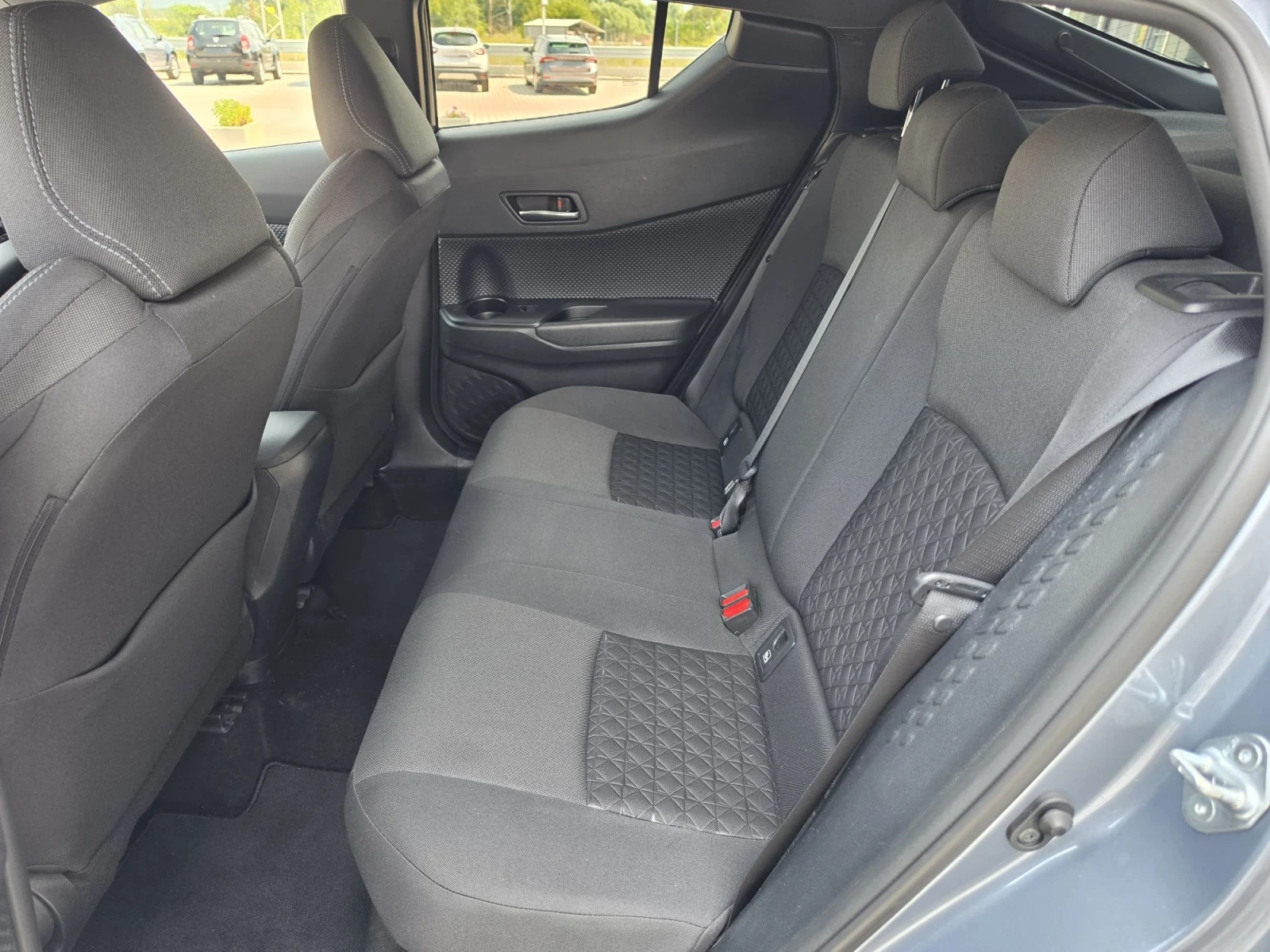 Toyota C-HR 1.8, снимка 12 - Автомобили и джипове - 55721567