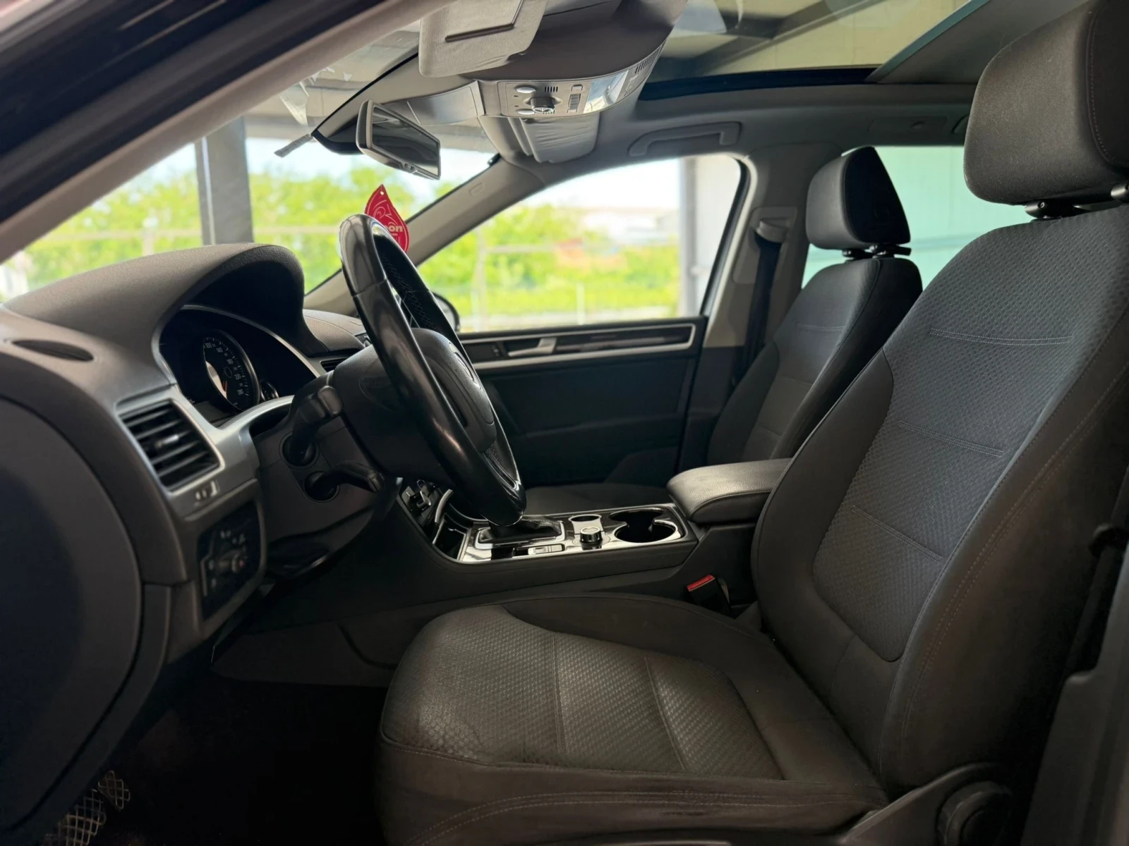 VW Touareg, снимка 6 - Автомобили и джипове - 55893814