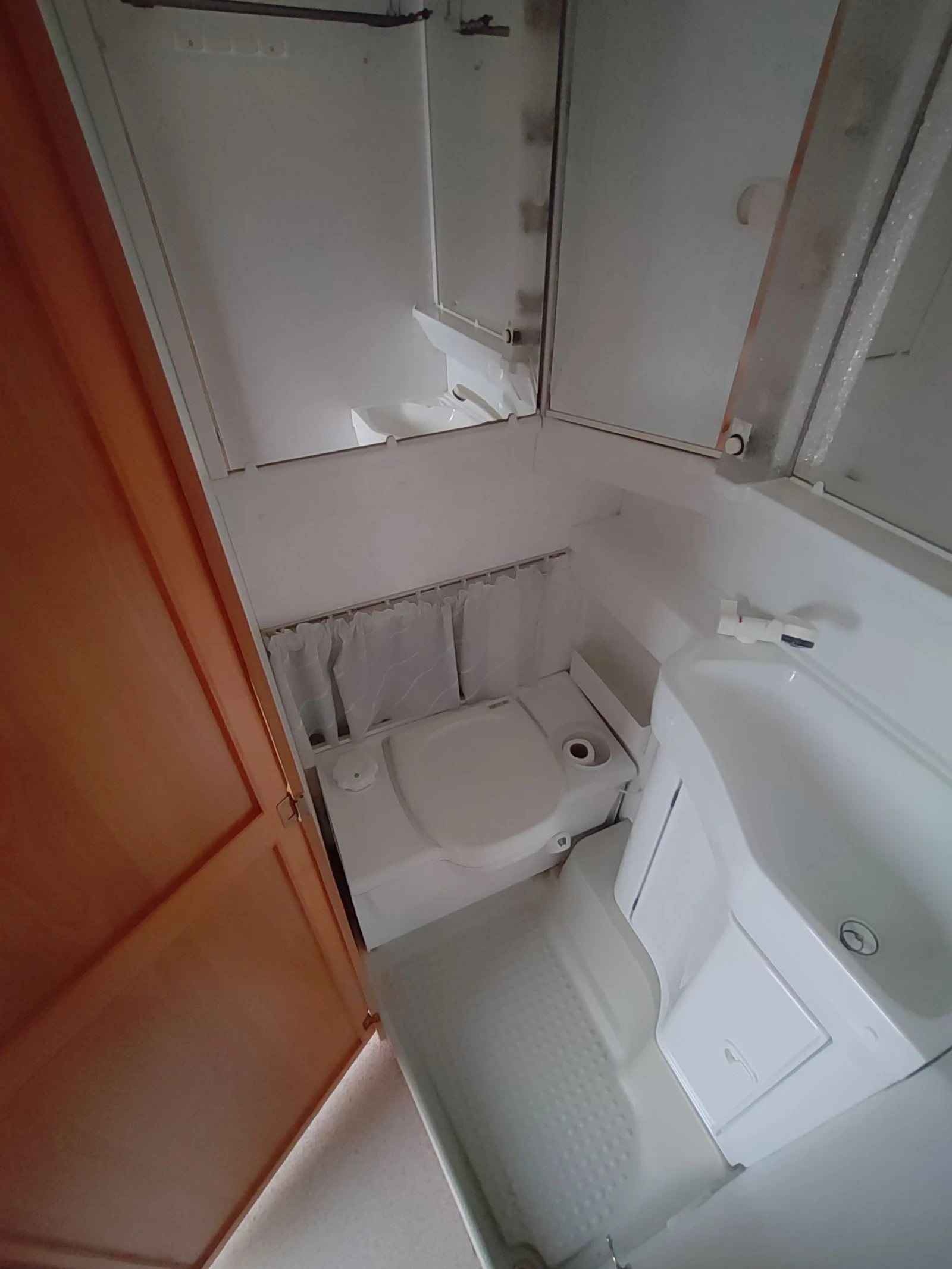 Каравана HYMER / ERIBA Nova 391 Бойлер Като Нова, снимка 10 - Каравани и кемпери - 53828321
