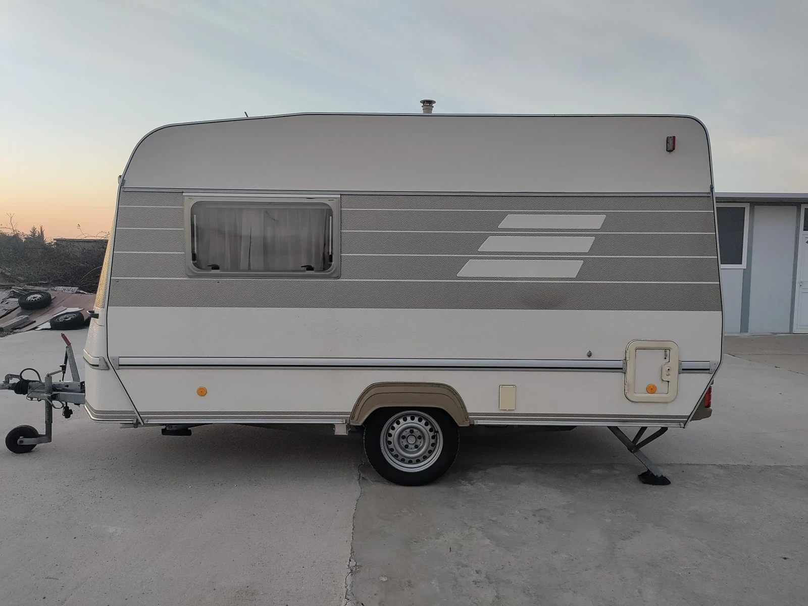 Каравана HYMER / ERIBA Nova 391 Бойлер Като Нова, снимка 3 - Каравани и кемпери - 53828321