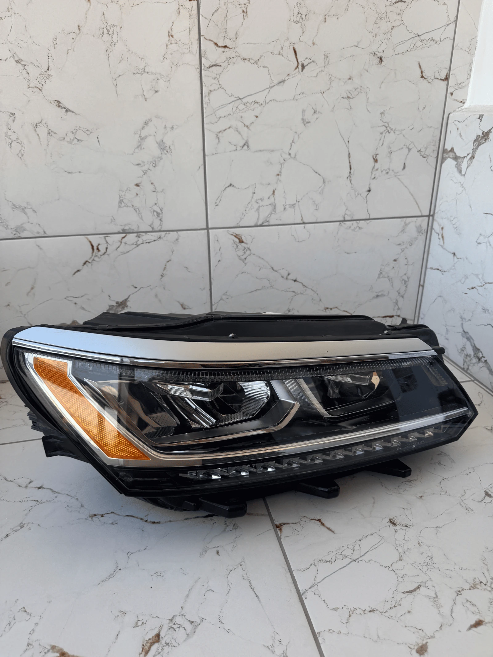 Десен LED фар VW Passat B8 2016 USA, снимка 2 - Части - 54728800