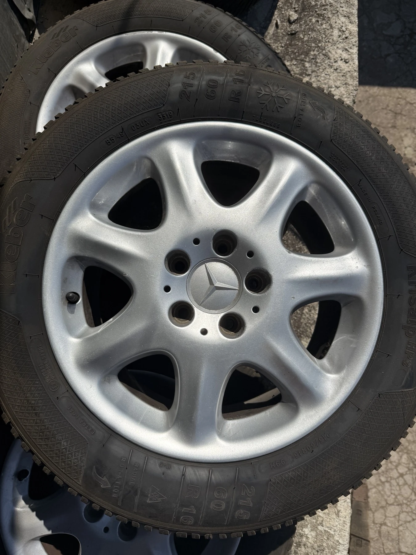    215/60R16  Mercedes-Benz E 220 | Mobile.bg   1