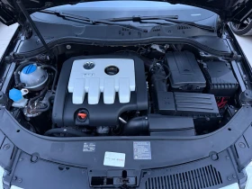VW Passat 2.0TDI = Sportline = Xenon = CarPlay = Solar = PDC, снимка 17