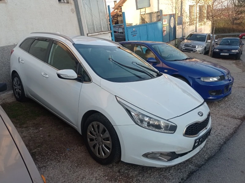 Kia Ceed 1.6 GRD, снимка 1 - Автомобили и джипове - 46668206