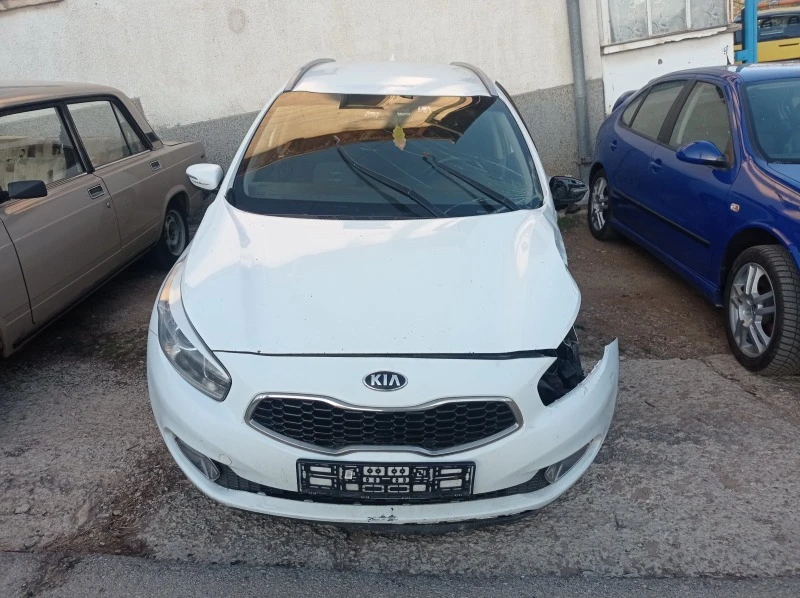 Kia Ceed 1.6 GRD, снимка 13 - Автомобили и джипове - 46668206