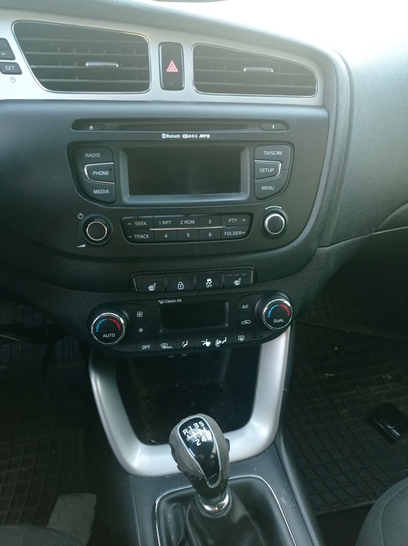 Kia Ceed 1.6 GRD, снимка 6 - Автомобили и джипове - 46668206