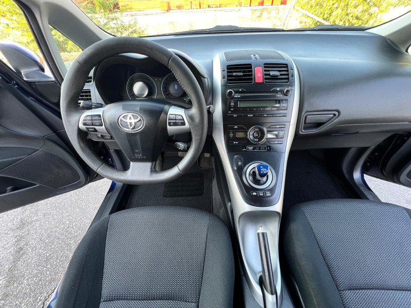 Toyota Auris 1.8 HYBRID / EXECUTIVE / KEYLESS / CAMERA, снимка 9 - Автомобили и джипове - 46643896