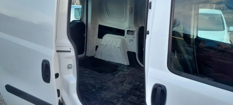 Opel Combo 1.3 90k.c, снимка 8 - Автомобили и джипове - 49504533