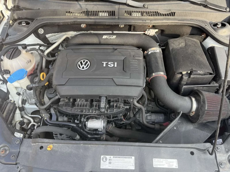 VW Jetta 2.0 Turbo, снимка 15 - Автомобили и джипове - 52643011