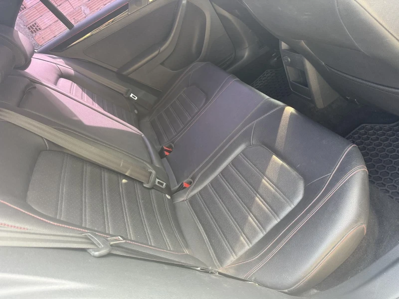 VW Jetta 2.0 Turbo, снимка 13 - Автомобили и джипове - 52643011