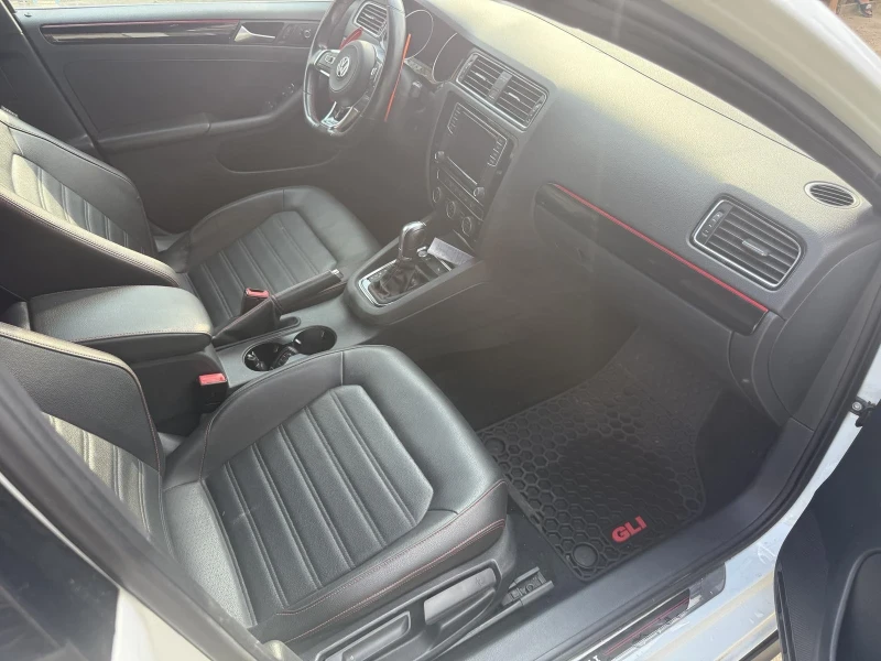 VW Jetta 2.0 Turbo, снимка 14 - Автомобили и джипове - 52643011