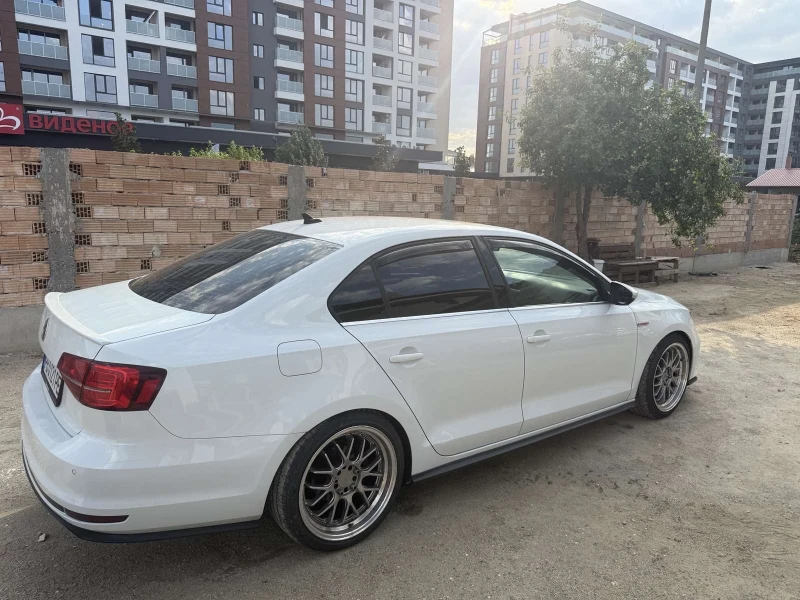 VW Jetta 2.0 Turbo, снимка 7 - Автомобили и джипове - 52643011