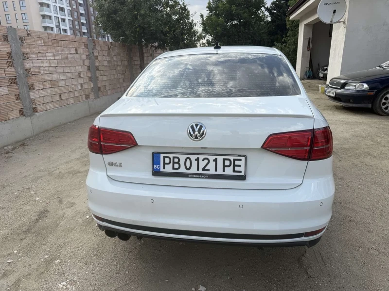 VW Jetta 2.0 Turbo, снимка 8 - Автомобили и джипове - 52643011
