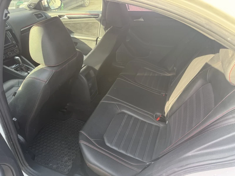 VW Jetta 2.0 Turbo, снимка 11 - Автомобили и джипове - 52643011