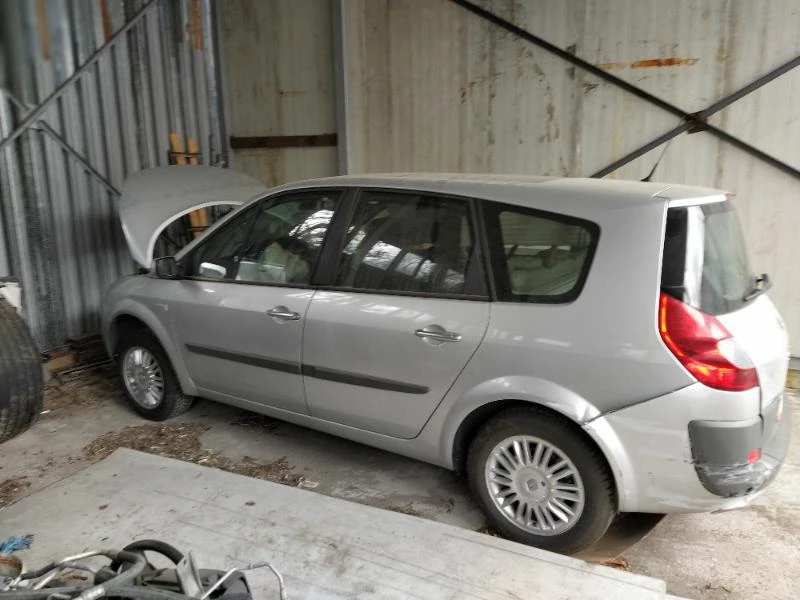 Renault Scenic 1.9, снимка 2 - Автомобили и джипове - 47657240