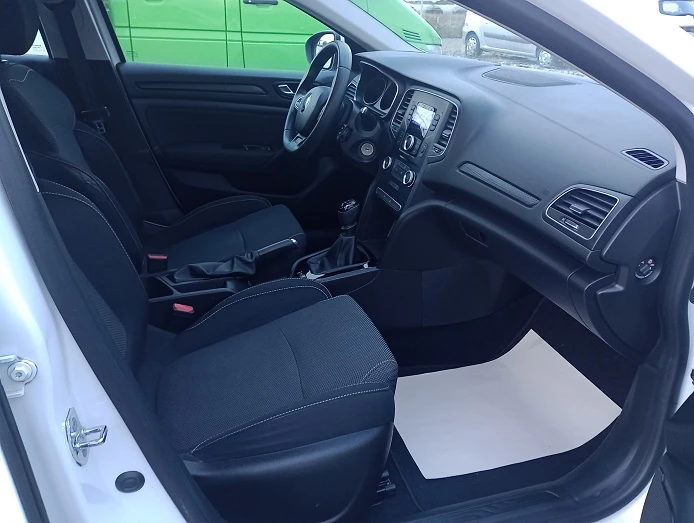 Renault Megane 1.2   4 цилиндъра регистрирана  - изображение 10