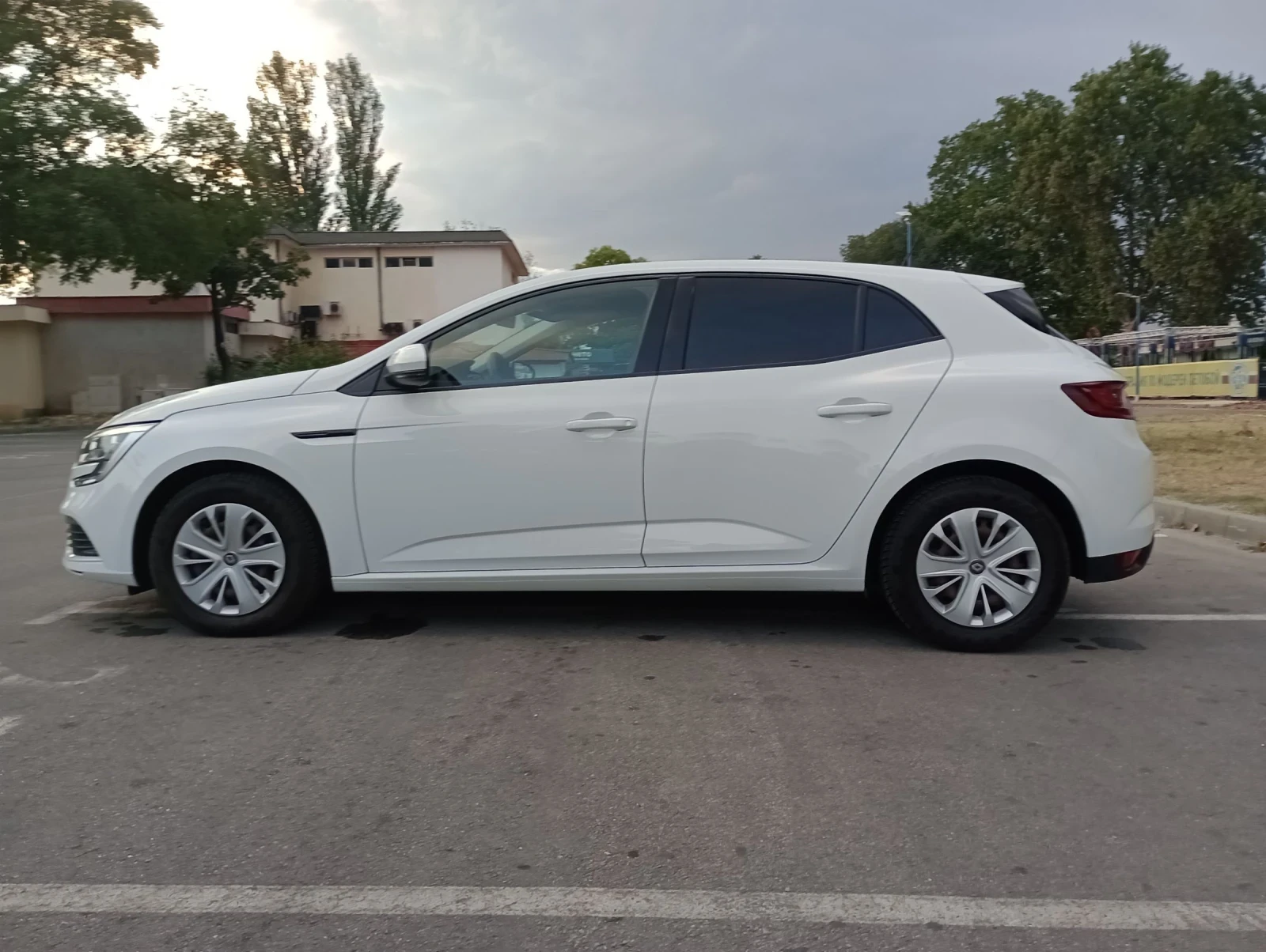 Renault Megane 1.2   4 цилиндъра регистрирана  - изображение 4