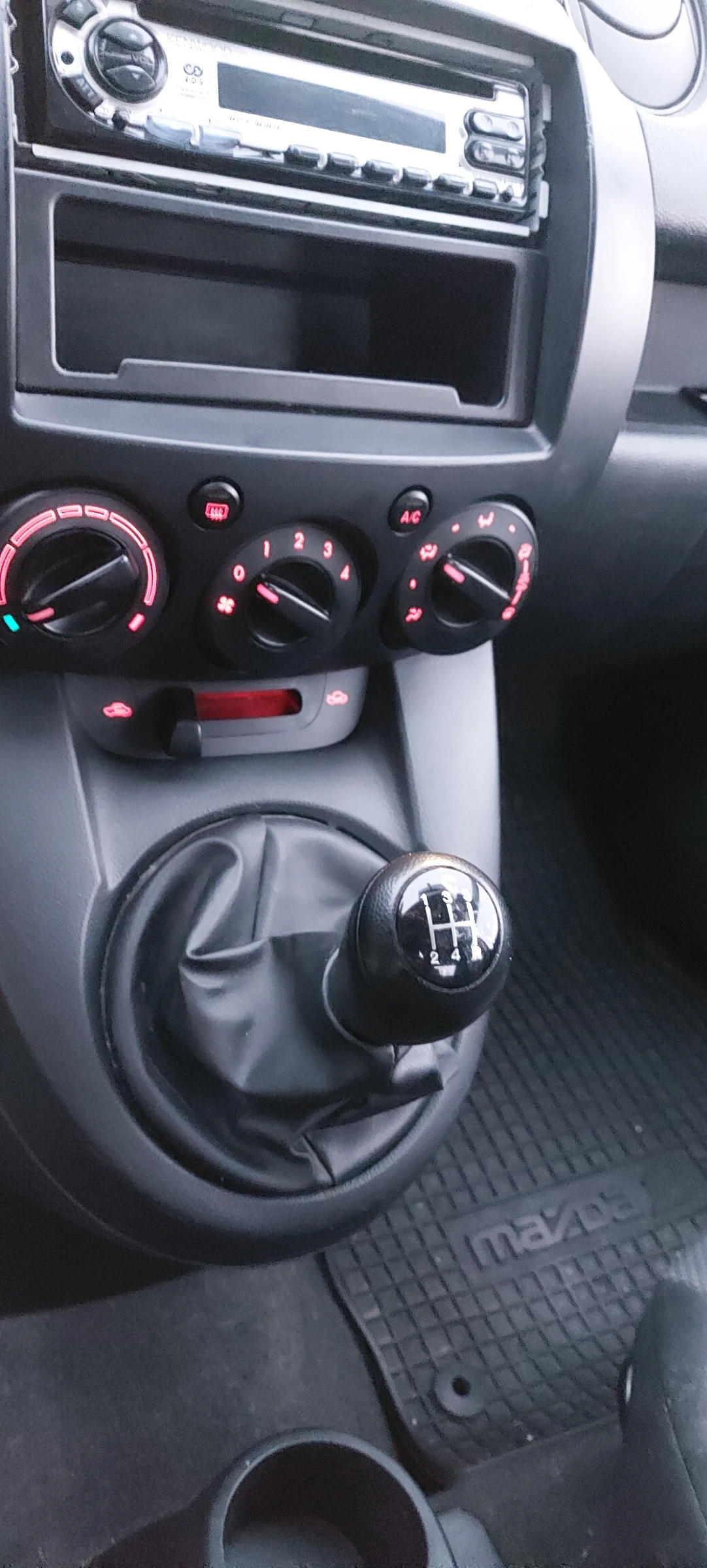 Mazda 2 Mazda 2 1.3i - изображение 7