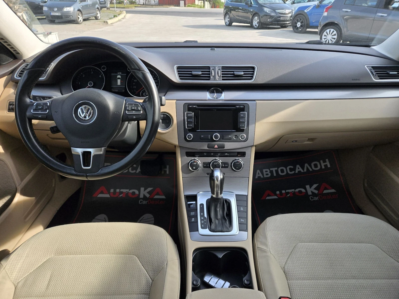 VW Passat 1.6TDI-105кс= АВТОМАТ= НАВИ= АВТОПИЛОТ= HIGHLINE, снимка 12 - Автомобили и джипове - 54457354