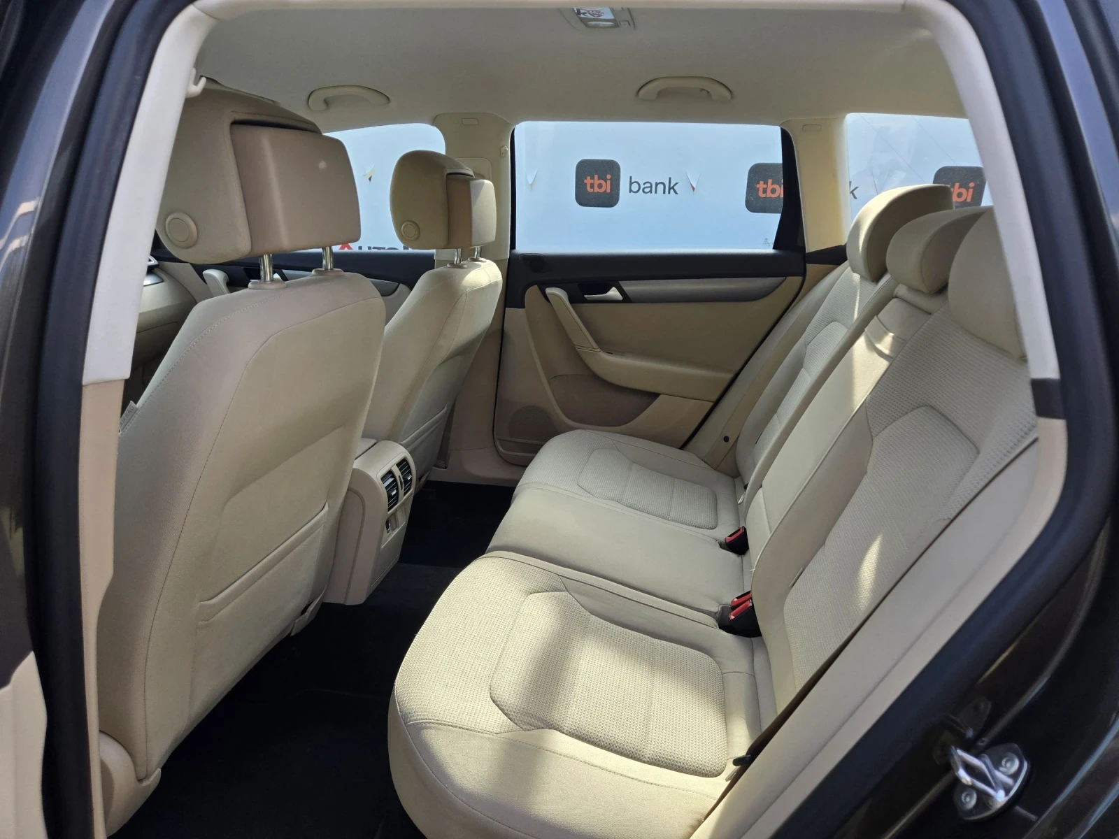 VW Passat 1.6TDI-105кс= АВТОМАТ= НАВИ= АВТОПИЛОТ= HIGHLINE, снимка 9 - Автомобили и джипове - 54457354