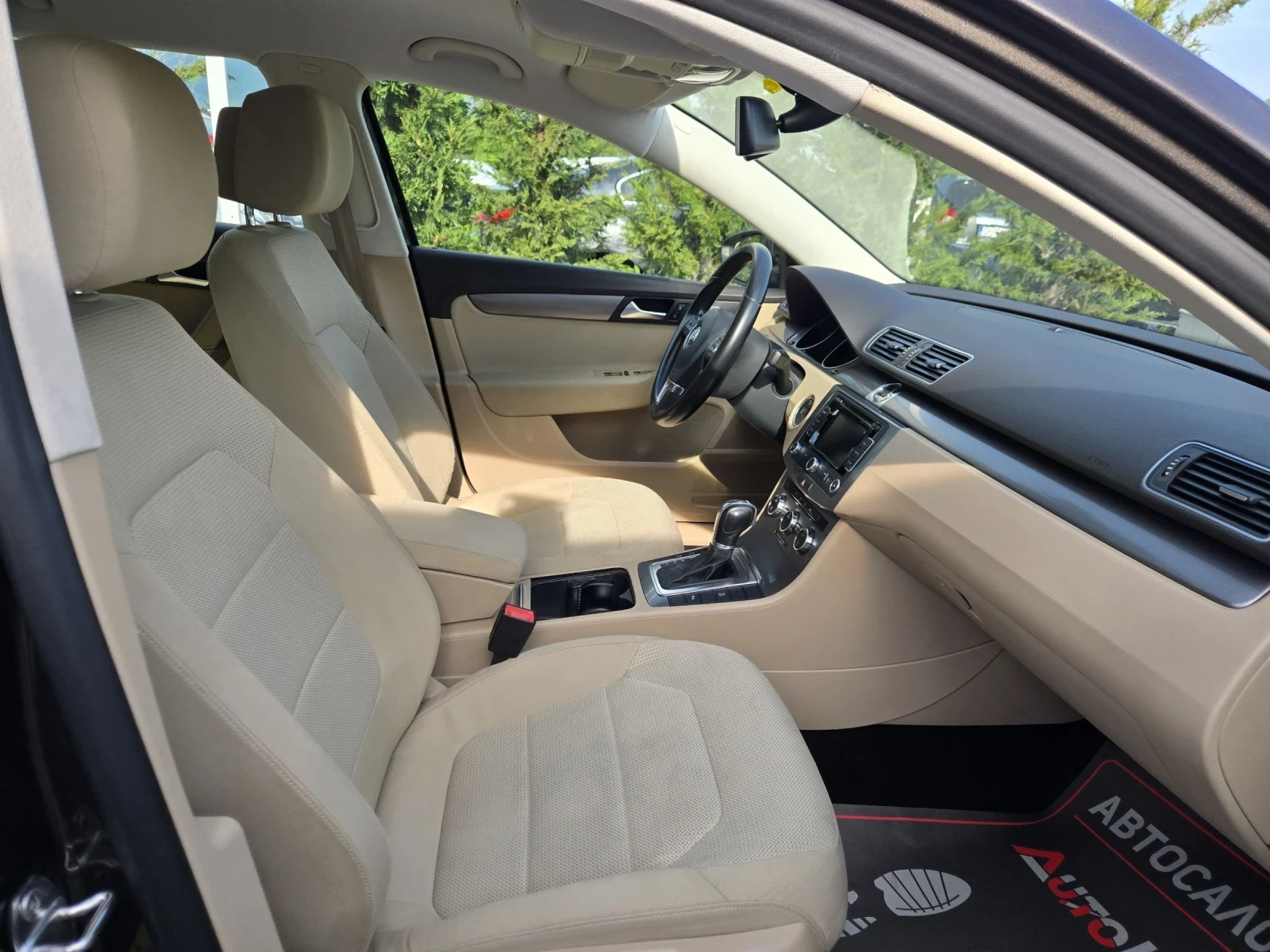 VW Passat 1.6TDI-105кс= АВТОМАТ= НАВИ= АВТОПИЛОТ= HIGHLINE, снимка 15 - Автомобили и джипове - 54457354
