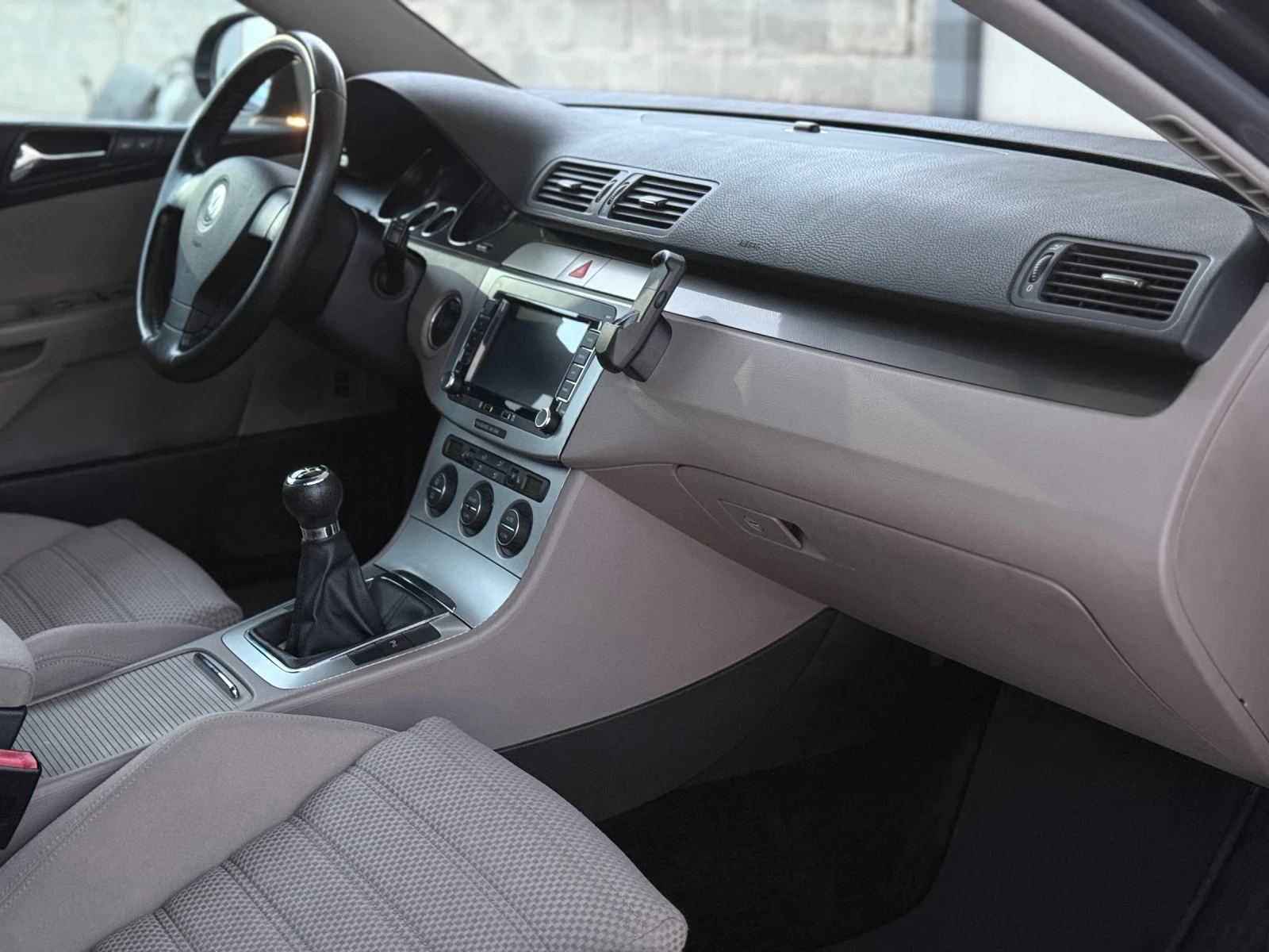 VW Passat 2.0TDI = Sportline = Xenon = CarPlay = Solar = PDC | Mobile.bg � ����������� 8