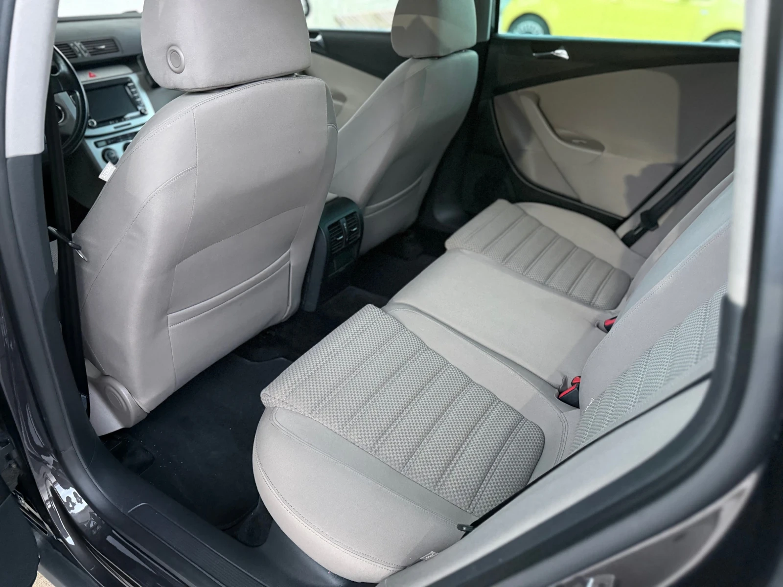 VW Passat 2.0TDI = Sportline = Xenon = CarPlay = Solar = PDC | Mobile.bg � ����������� 10