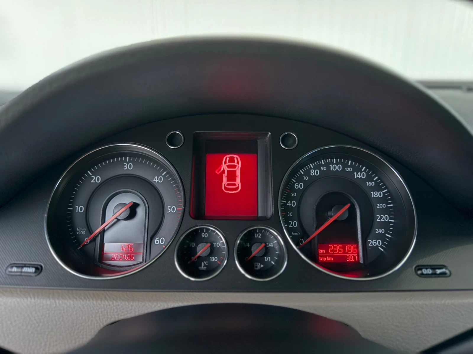 VW Passat 2.0TDI = Sportline = Xenon = CarPlay = Solar = PDC | Mobile.bg � ����������� 12