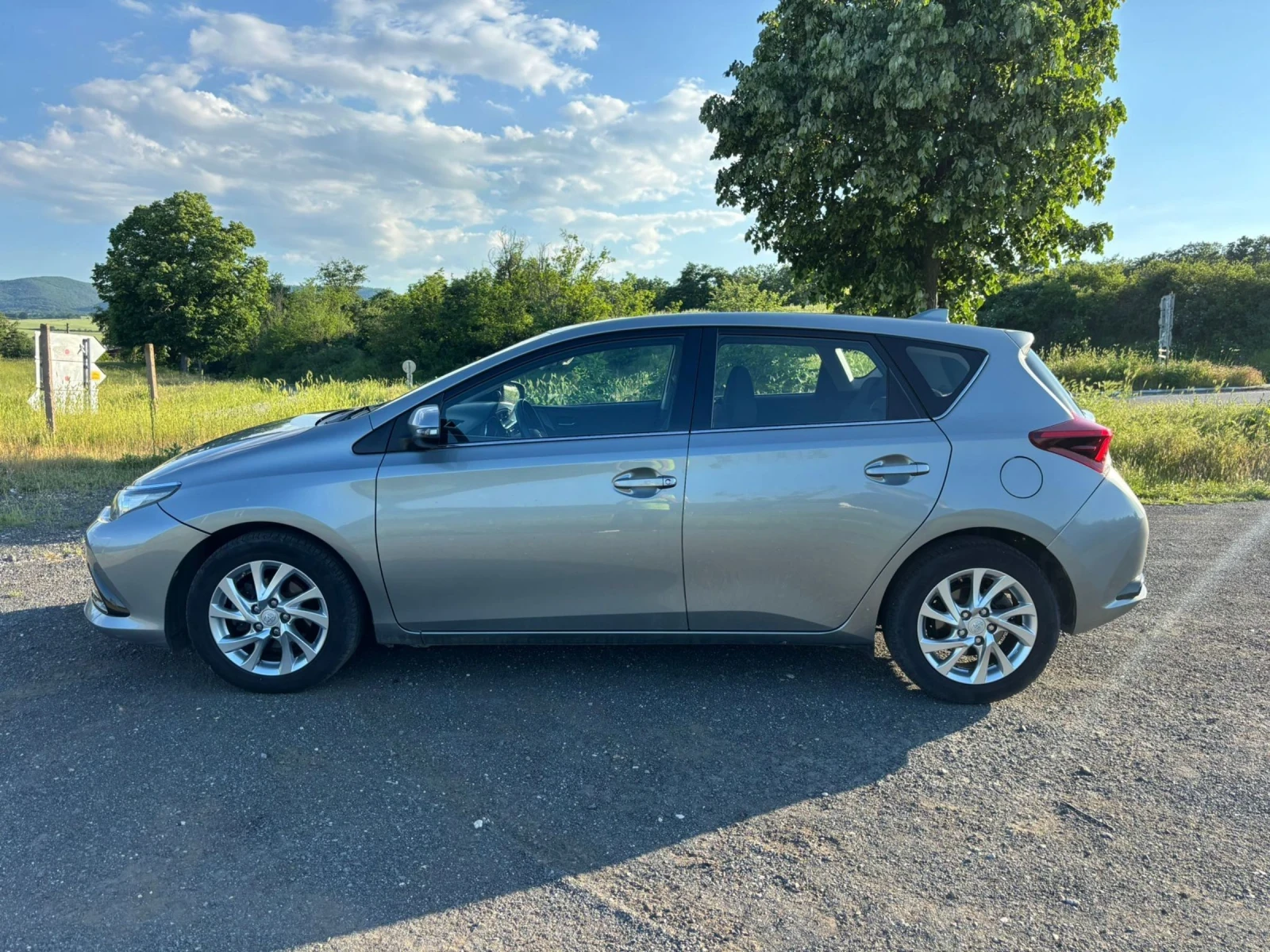 Toyota Auris 1.2 d4t, снимка 3 - Автомобили и джипове - 54692084
