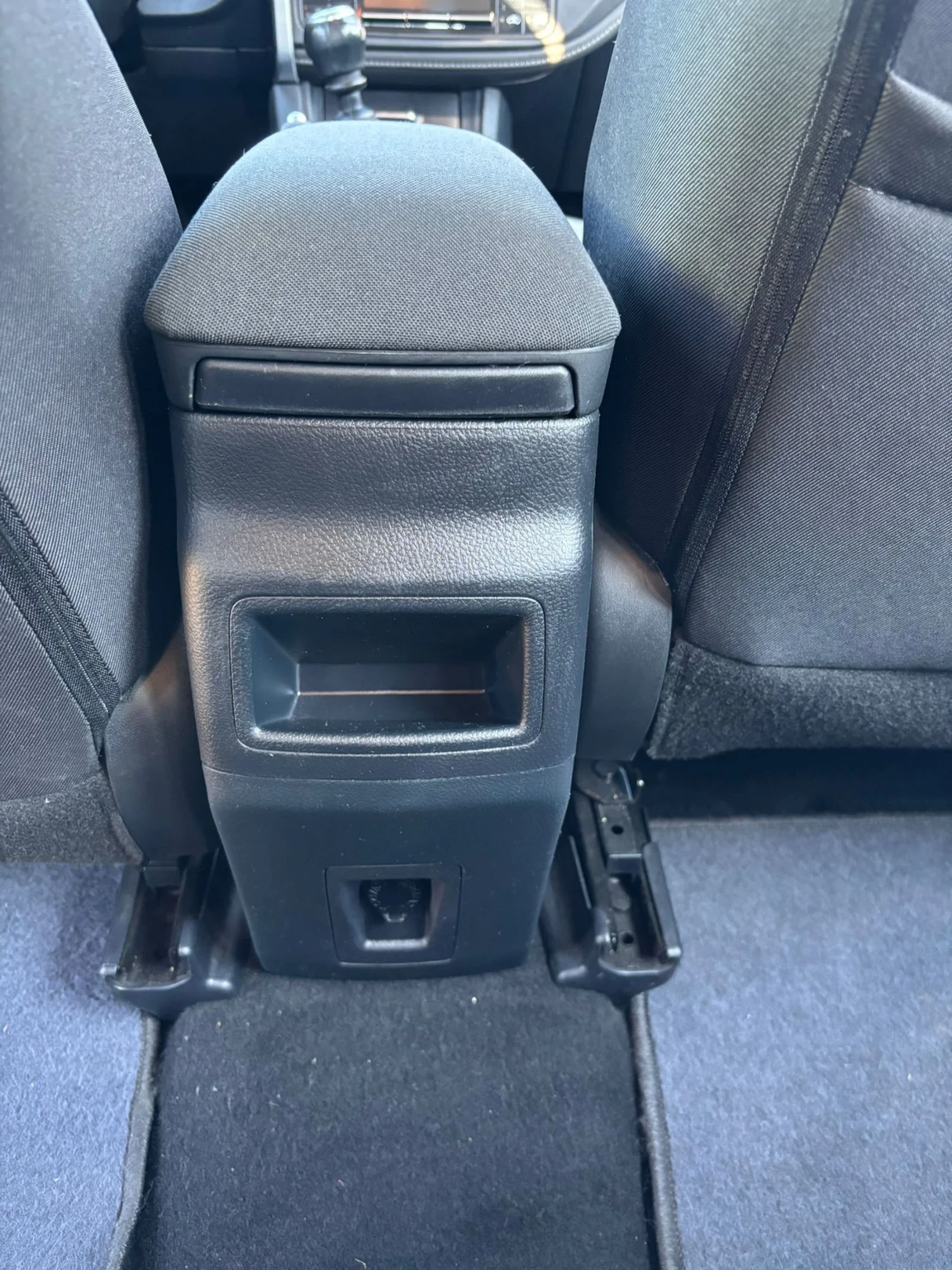 Toyota Auris 1.2 d4t, снимка 10 - Автомобили и джипове - 54692084