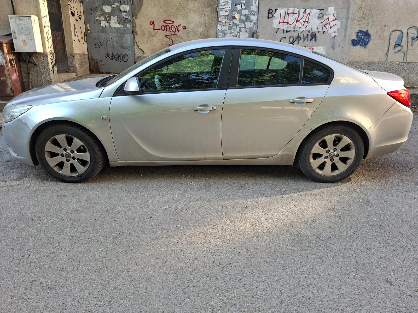 Opel Insignia 1.6, снимка 3 - Автомобили и джипове - 55097521