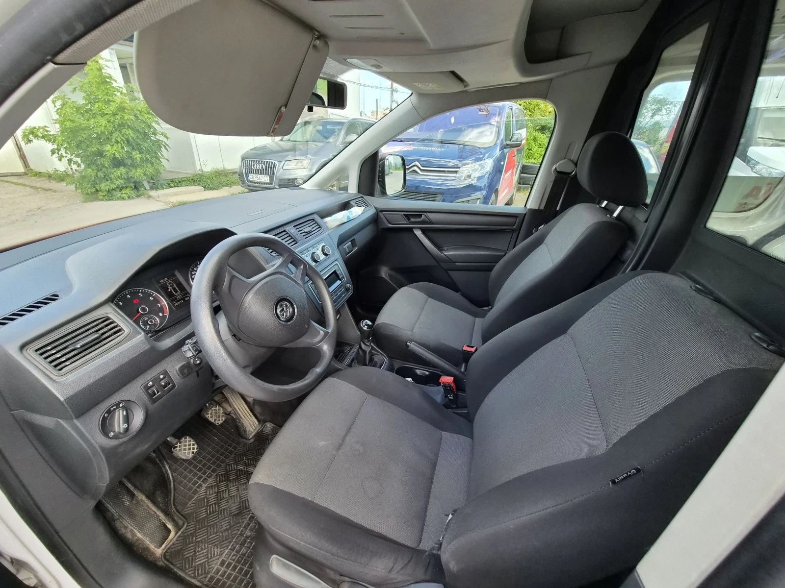 VW Caddy, снимка 5 - Автомобили и джипове - 55230331