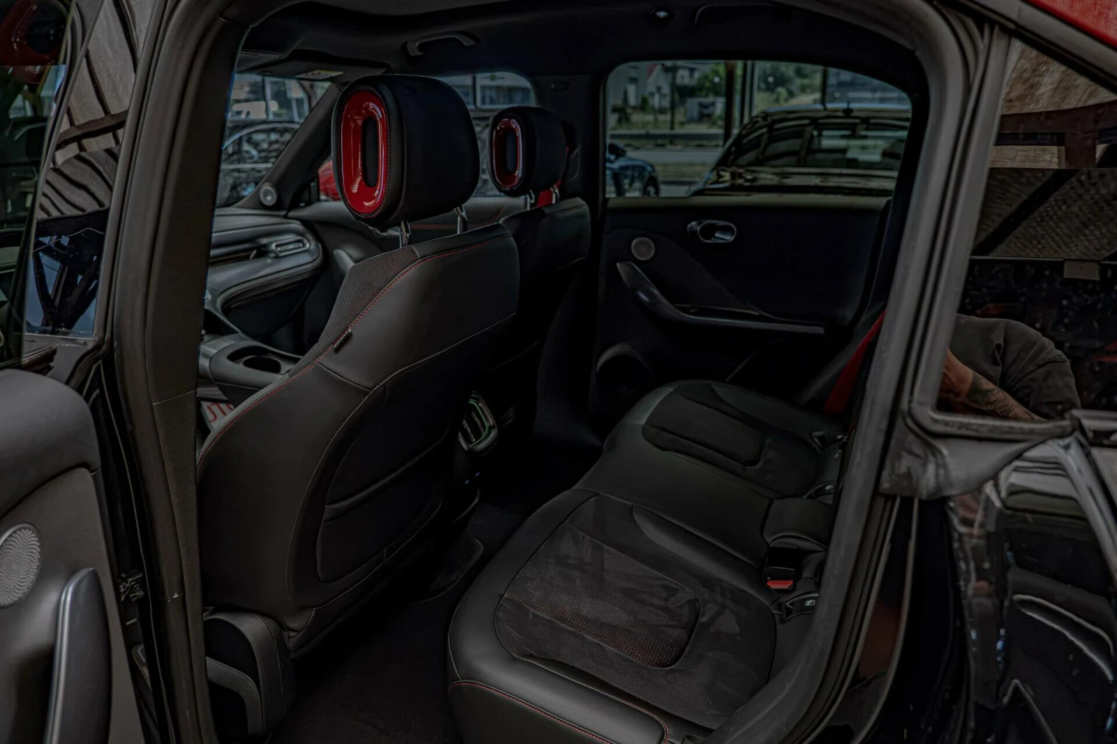 Smart #1 BRABUS/HuD/AWD/Ambient/ Beats bY Dre/Камера 360/Па, снимка 8 - Автомобили и джипове - 55284959