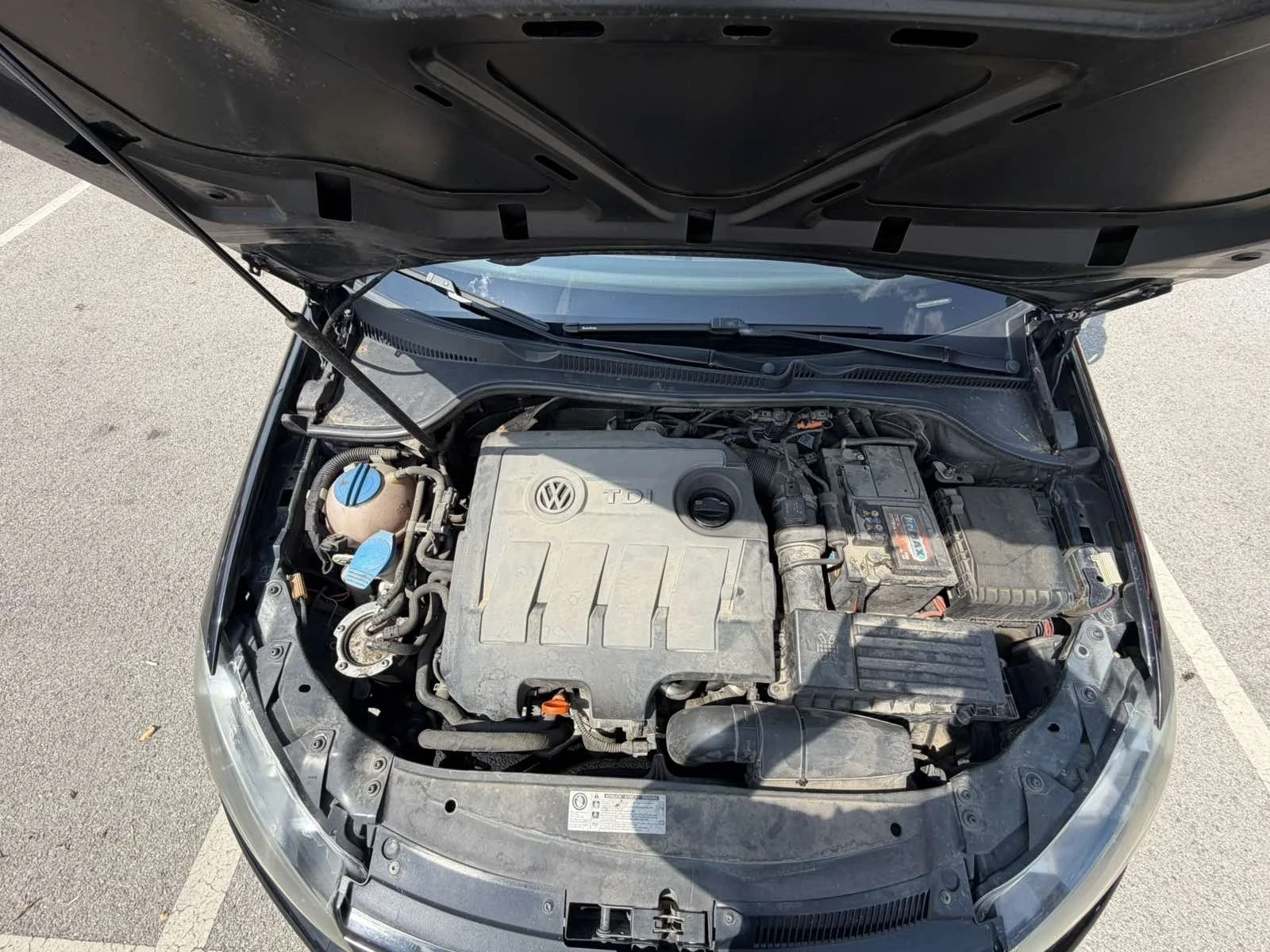 VW Golf 1.6 TDI, снимка 3 - Автомобили и джипове - 55805194